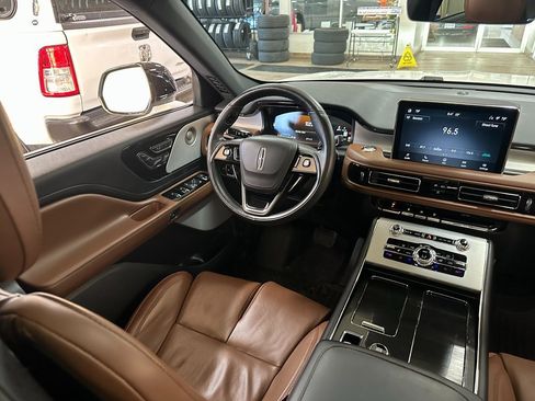 Used 2024 Lincoln Aviator Reserve w/ Equipment Group 201A image 14