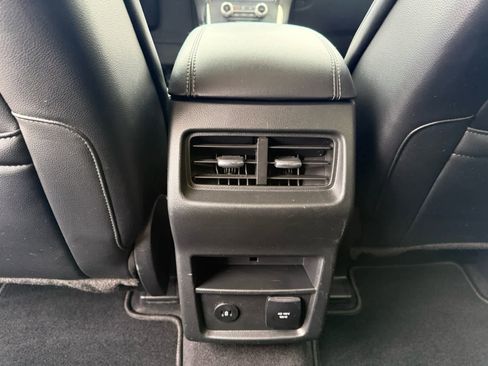 Used 2024 Ford Edge Titanium image 11