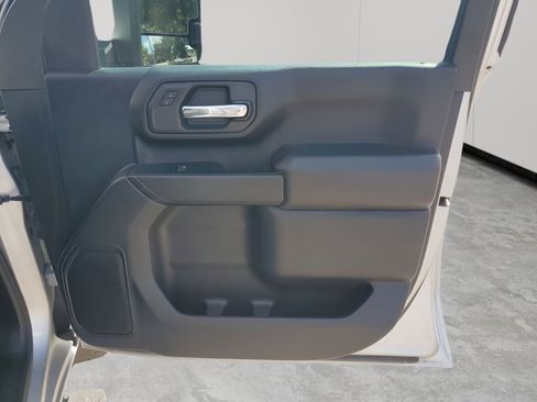 Used 2023 Chevrolet Silverado 2500 Custom w/ Custom Value Package image 13