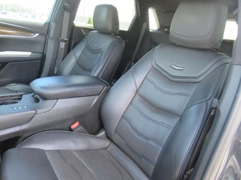 Used 2019 Cadillac XT5 Platinum AWD/4WD image 16
