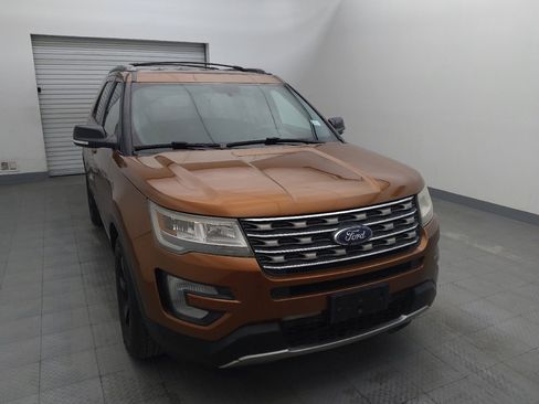 Used 2017 Ford Explorer XLT image 14