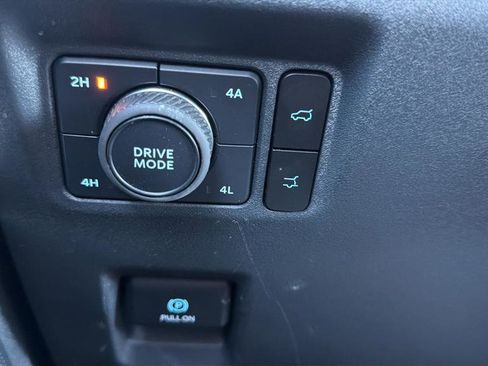 Used 2025 Ford Expedition Platinum image 27