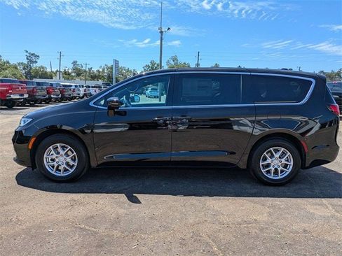New 2026 Chrysler Pacifica Select image 7