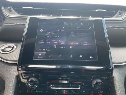 Used 2025 Jeep Grand Cherokee L Laredo RWD image 14