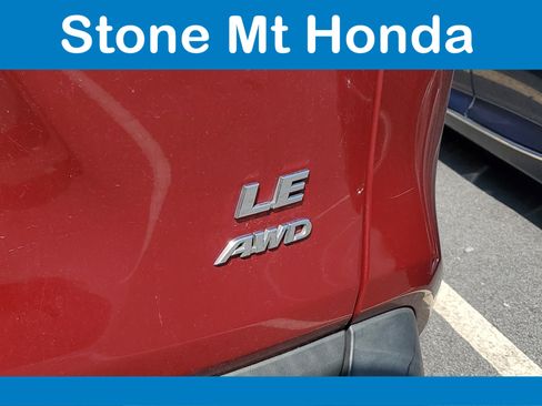 Used 2020 Toyota RAV4 LE AWD/4WD image 10