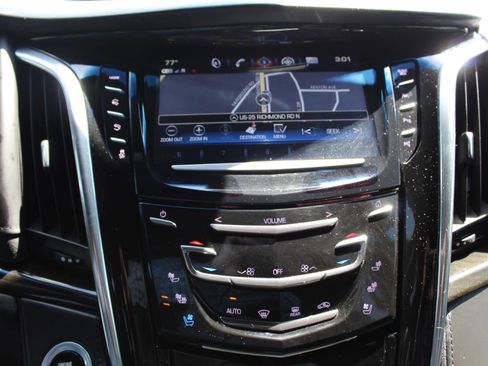 Used 2019 Cadillac Escalade ESV Platinum w/ Escalade Sport Edition AWD/4WD image 19