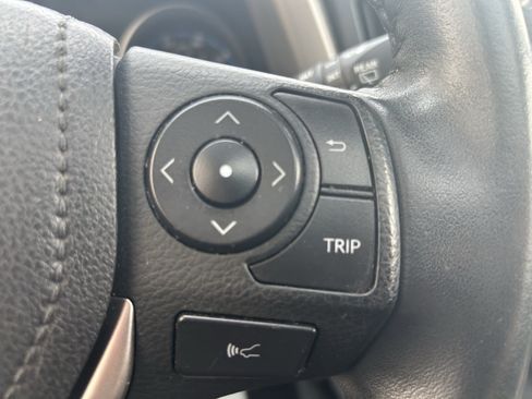 Used 2018 Toyota RAV4 XLE AWD/4WD image 24