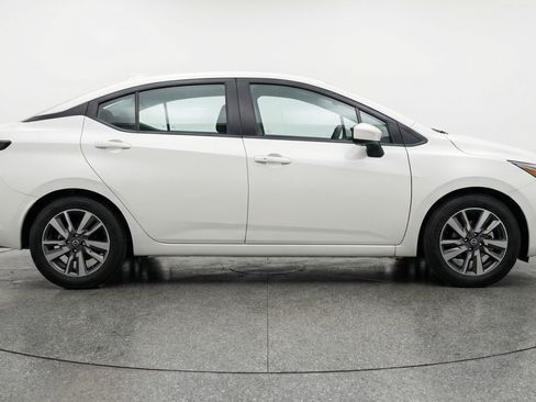 Used 2025 Nissan Versa SV image 11