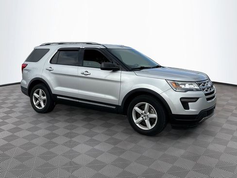 Used 2019 Ford Explorer XLT w/ Class III Trailer Tow Package FWD image 3