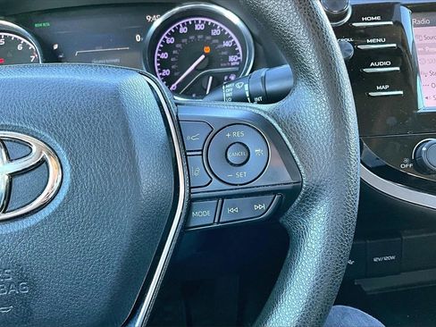 Used 2020 Toyota Camry LE image 20