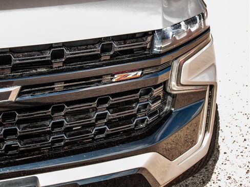 Used 2023 Chevrolet Suburban Z71 w/ Luxury Package AWD/4WD image 10