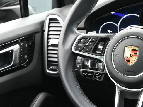 Used 2023 Porsche Cayenne AWD/4WD image 24