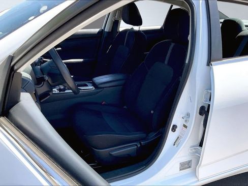 Used 2024 Nissan Sentra SV FWD image 22