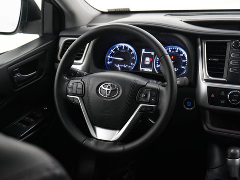 Used 2018 Toyota Highlander XLE AWD/4WD image 14