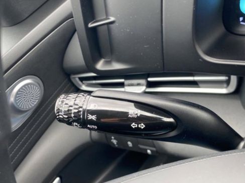 New 2026 Hyundai Elantra SE image 18