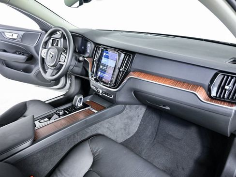 Certified 2025 Volvo V60 B5 Cross Country Plus image 24