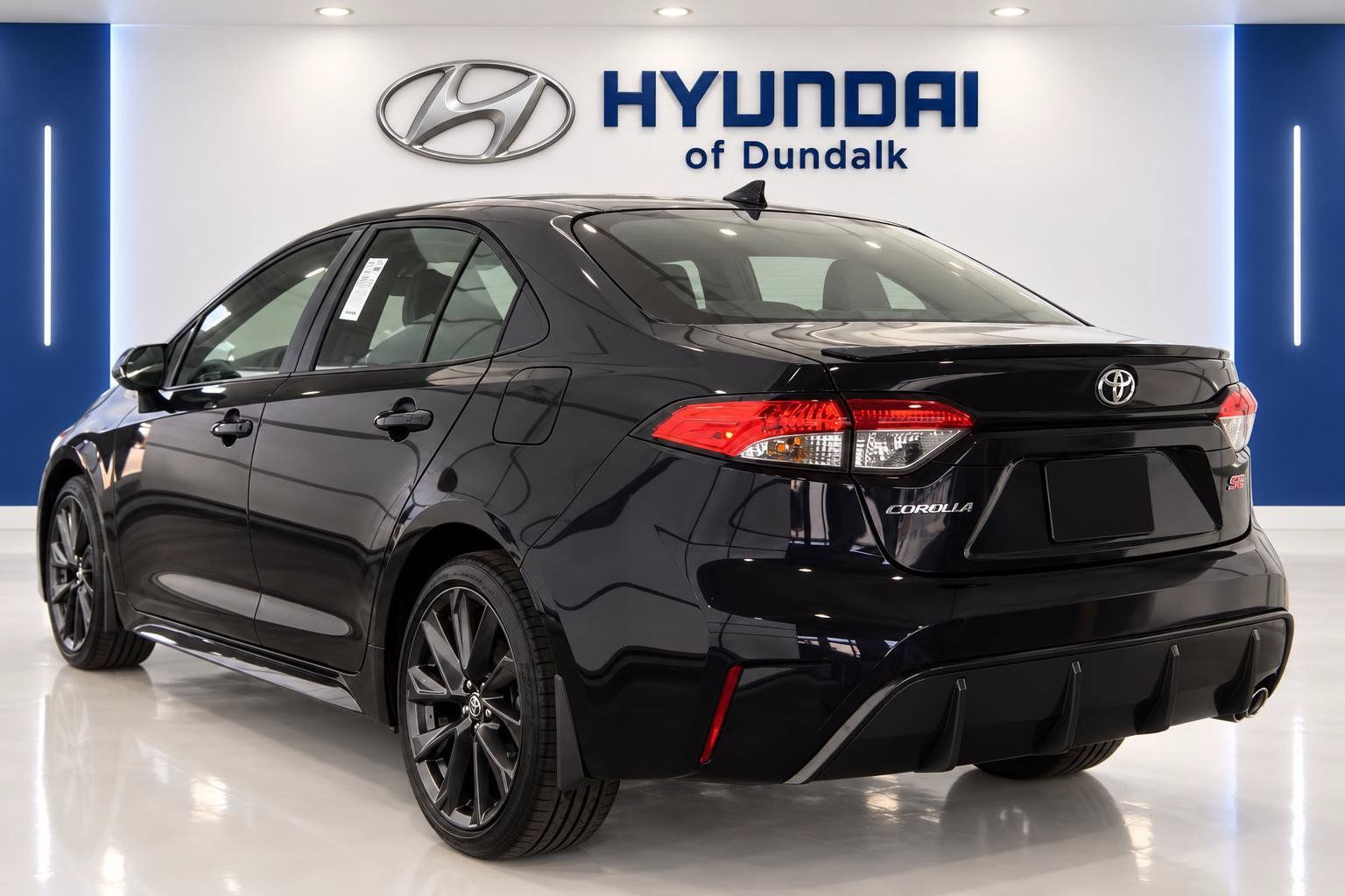 Used 2025 Toyota Corolla SE FWD image 2