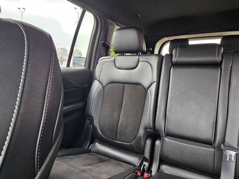 Used 2024 Jeep Grand Cherokee L Laredo image 25