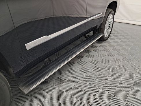 Used 2019 Cadillac Escalade Platinum image 7