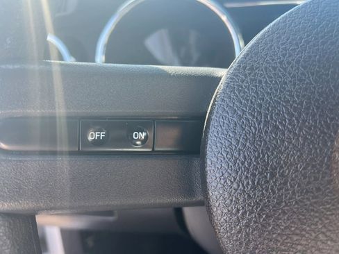 Used 2006 Ford Mustang Coupe RWD image 16