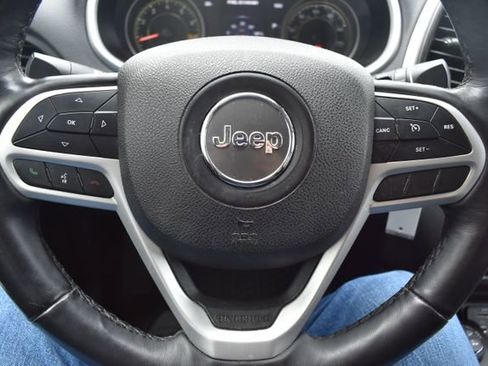 Used 2018 Jeep Cherokee Trailhawk w/ Cold Weather Group AWD/4WD image 21