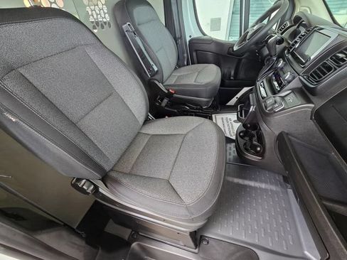 Used 2025 RAM ProMaster 2500 w/ Convenience Group FWD image 10