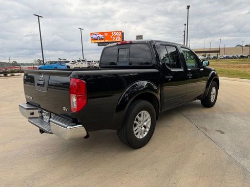 Used 2016 Nissan Frontier SV image 5