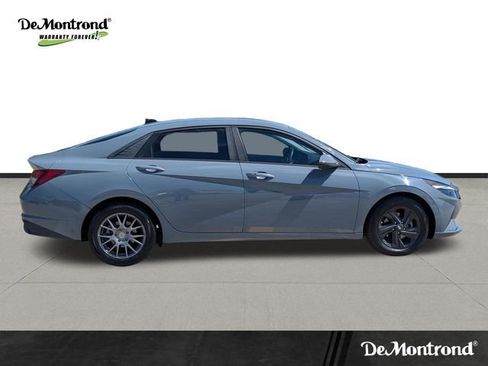 Used 2022 Hyundai Elantra SEL FWD image 4