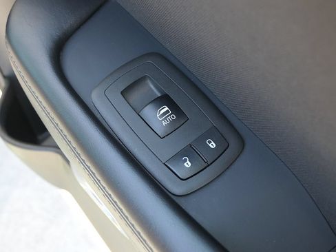 Used 2022 Dodge Challenger SXT RWD image 23