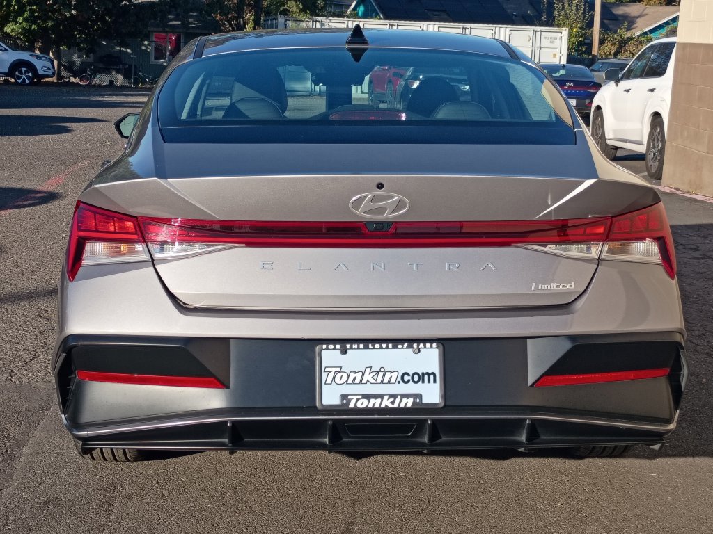 Certified 2025 Hyundai Elantra Limited FWD image 7