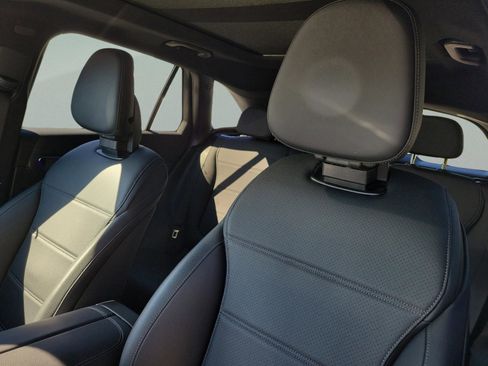 Certified 2025 Mercedes-Benz GLC 300 image 23