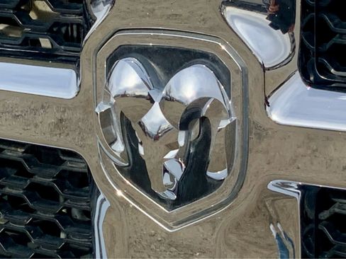 Used 2016 RAM 2500 Tradesman w/ Chrome Appearance Group image 20