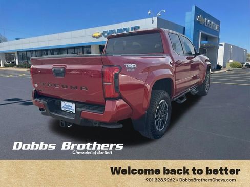 Used 2024 Toyota Tacoma TRD Sport AWD/4WD image 5