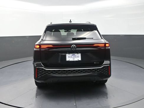 Used 2026 Volkswagen Tiguan SE R-Line AWD/4WD image 9