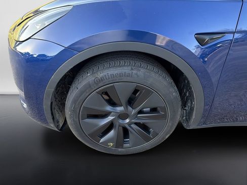 Used 2025 Tesla Model Y Long Range RWD image 9