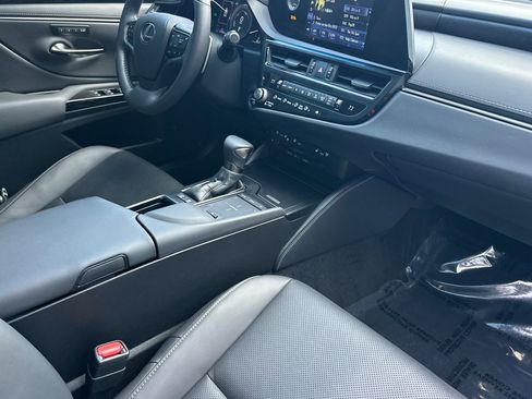 Used 2022 Lexus ES 300h ES 300h image 15