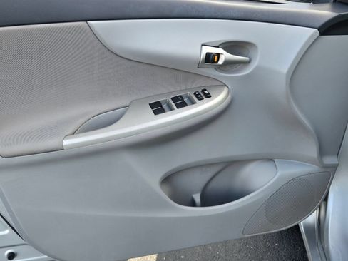 Used 2012 Toyota Corolla LE FWD image 8