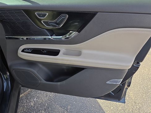 Used 2022 Lincoln Corsair Reserve image 14