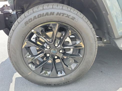 Used 2025 Jeep Wrangler Unlimited Sahara AWD/4WD image 9