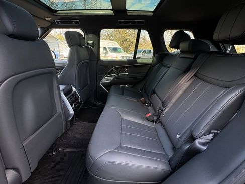 Used 2025 Land Rover Range Rover SE image 53