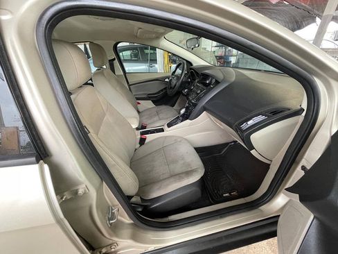 Used 2018 Ford Focus SE FWD image 12