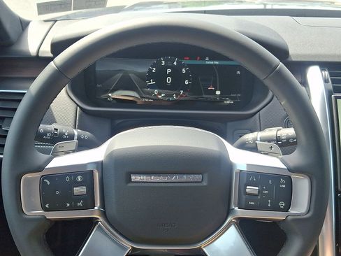 Used 2025 Land Rover Discovery Dynamic SE AWD/4WD image 19
