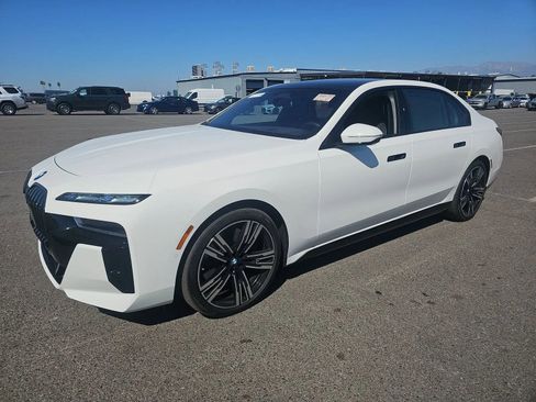 Used 2023 BMW 760i xDrive w/ Executive Package AWD/4WD image 3