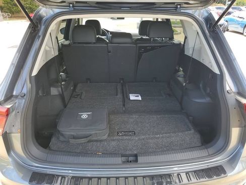 Used 2023 Volkswagen Tiguan SE FWD image 35