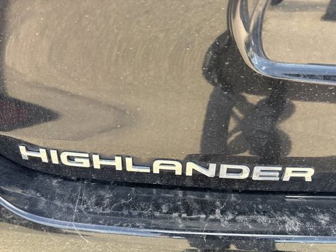 Used 2023 Toyota Highlander XLE image 5