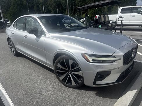 Used 2022 Volvo S60 B5 Momentum w/ Premium Package FWD image 1