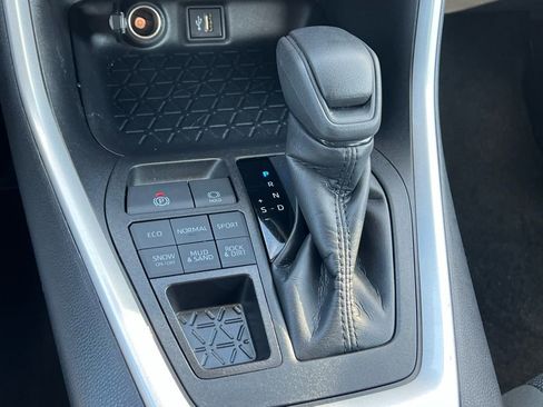 Used 2024 Toyota RAV4 LE image 33