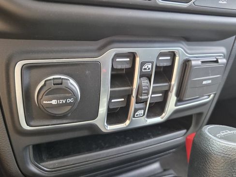 Used 2023 Jeep Gladiator Sport AWD/4WD image 22