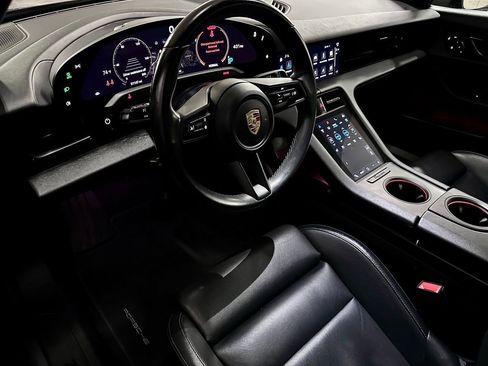 Used 2021 Porsche Taycan image 10