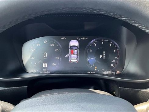Used 2022 Volvo XC40 T5 Momentum image 15